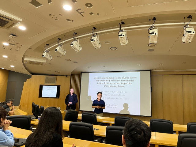David Sherman presenting at Yonsei University