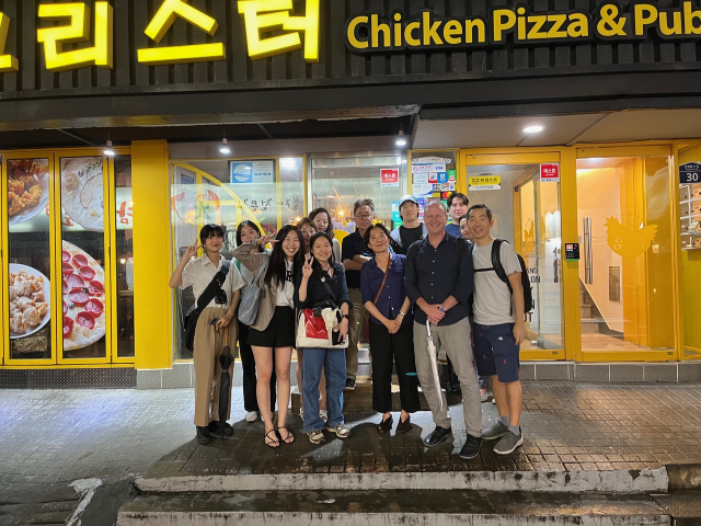 Heejung Kim & David Sherman visiting the lab of Professor Mark Suh